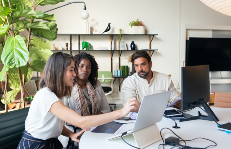 Learn How to Use Traackr to Build Your Influencer Program